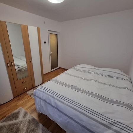 Apartament Chaplins 3 Camere Piatra Neamţ Eksteriør billede